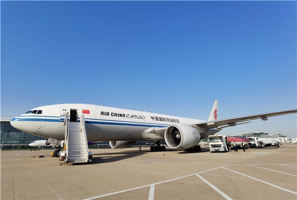  Air China announced on Dec.15 that Air China Cargo operated mainland Chinas first commercial cargo flight using sustainable aviation fuel (SAF). The carrier operated a Boeing 777F service between Hangzhou and Liege using SAF produced by Sinopec Zhenhai Refinery. 
-國際快遞 DHL